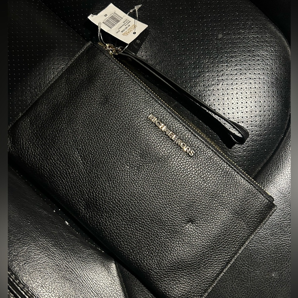 🆕 Michael Kors Jet Set Leather Wristlet Black 38S9XTTC3L